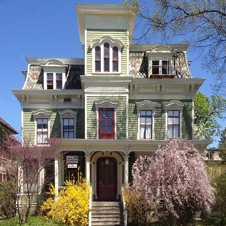 Hudson City Bed And Breakfast Exterior photo