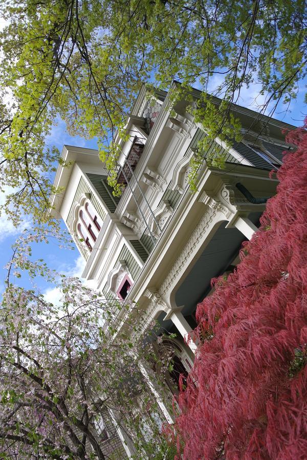 Hudson City Bed And Breakfast Exterior photo
