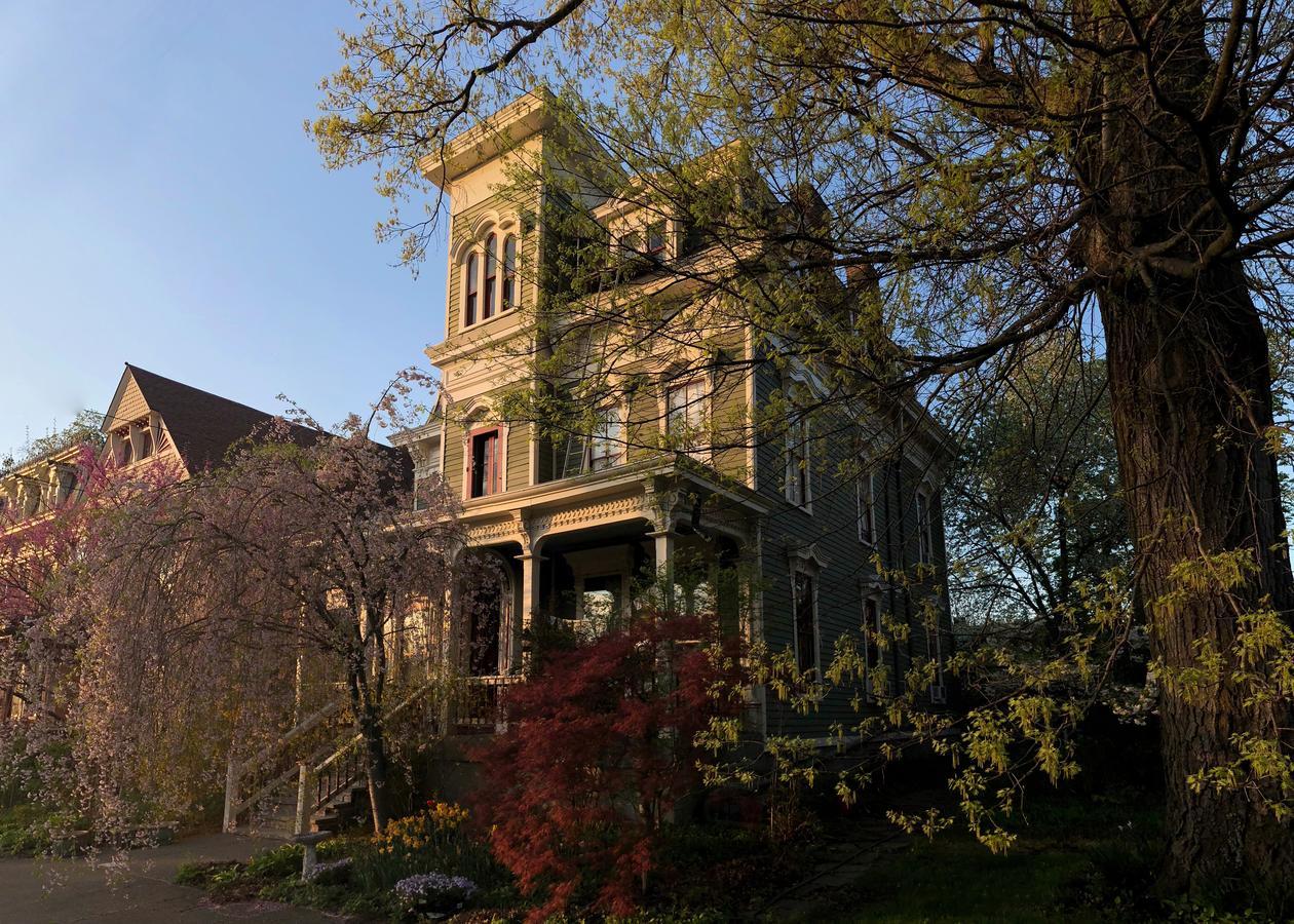 Hudson City Bed And Breakfast Exterior photo